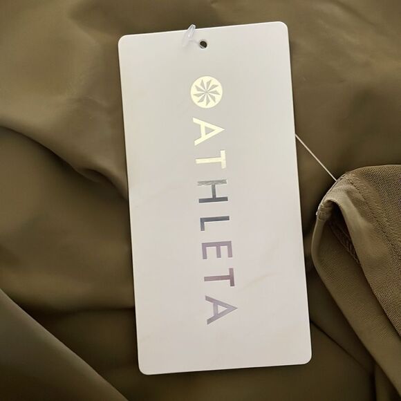 ATHLETA Pacer Mesh Top, Acacia Olive, Size Medium - Picture 5 of 9